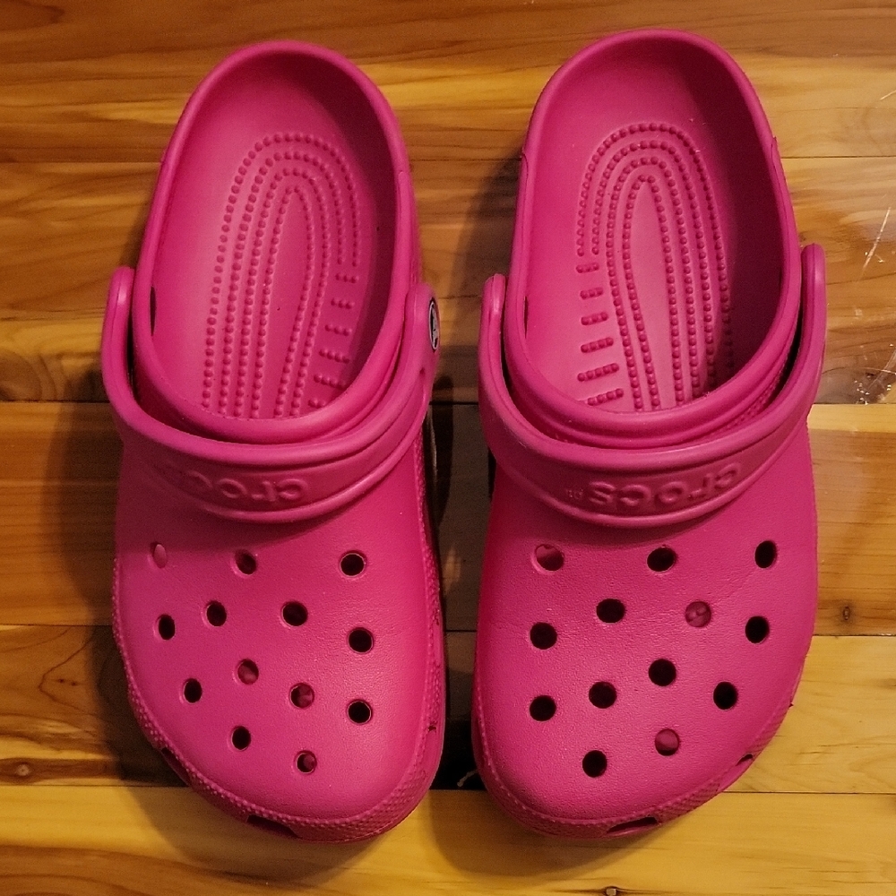 Crocs Classic Clog - Dragon Fruit W-7 / M-5